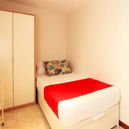 Rent this 1 bed room on Calle de Ardemans in 40, 28028 Madrid