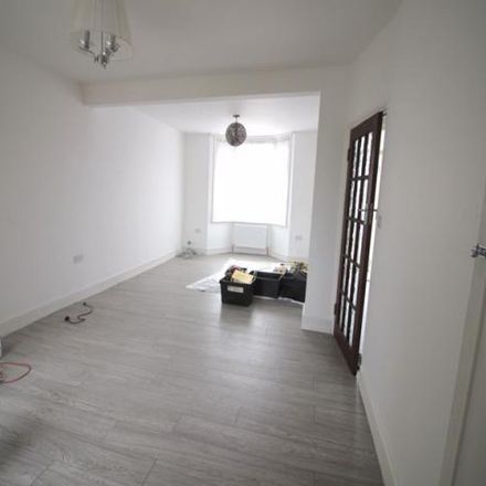 Rent this 3 bed house on Linslade Street in Swindon SN2 2BW, United Kingdom