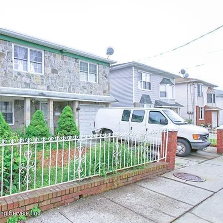 Buy this 3 bed house on 652 South Gannon Avenue in New York, NY 10314