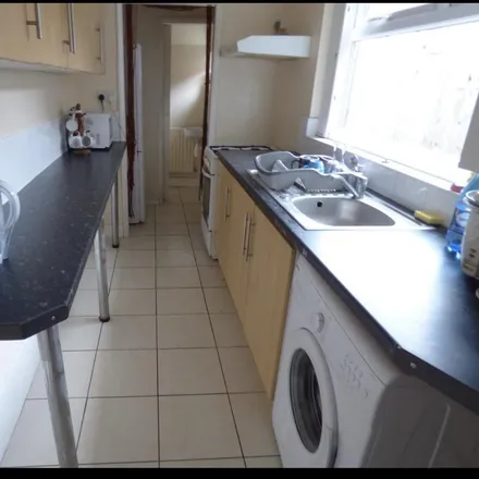Rent this 4 bed townhouse on 9 Holgate Road in Nottingham, NG2 2EB