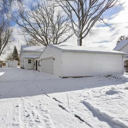 Buy this studio house on 205 Darboy Road in Combined Locks, Outagamie County