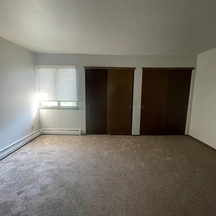 Image 4 - 6147 West Cold Spring Road, Greenfield, WI 53220, USA - Apartment for rent