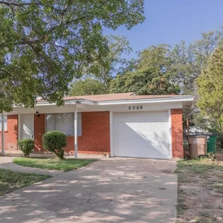 Image 2 - 2351 Weaver Street, San Angelo, TX 76903, USA - House for sale