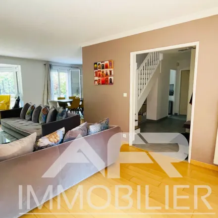 Rent this 5 bed apartment on 120 Boulevard de la République in 78400 Chatou, France