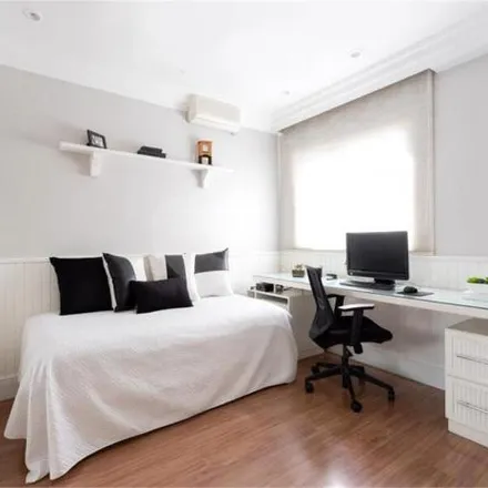 Buy this 3 bed apartment on Rua Cruz e Souza in Liberdade, São Paulo - SP