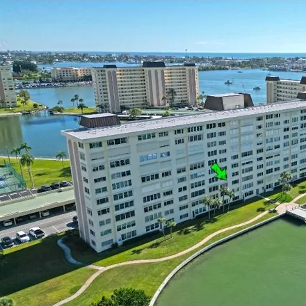 Buy this 1 bed condo on Hamilton House in 4650 Cove Circle, Saint Petersburg