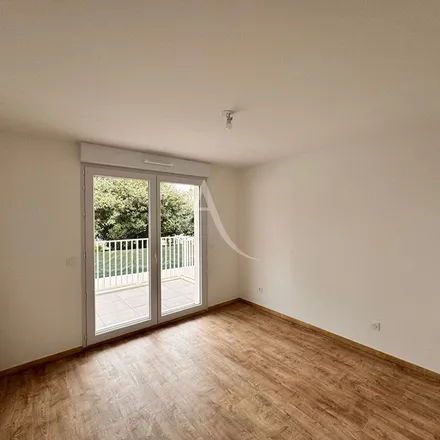Rent this 4 bed apartment on 71 Boulevard d'Italie in 85000 La Roche-sur-Yon, France