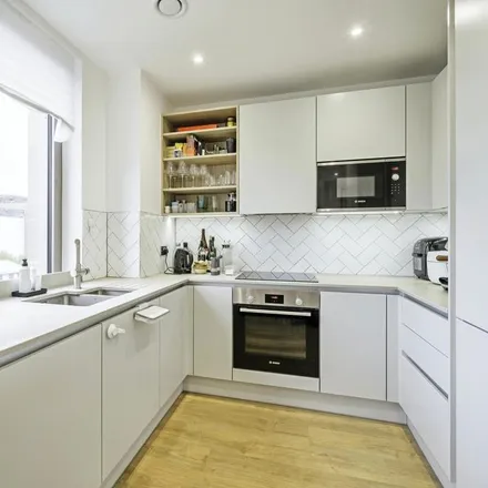 Image 7 - Cordwainer House, 64 New Village Avenue, London, E14 0TB, United Kingdom - Apartment for rent