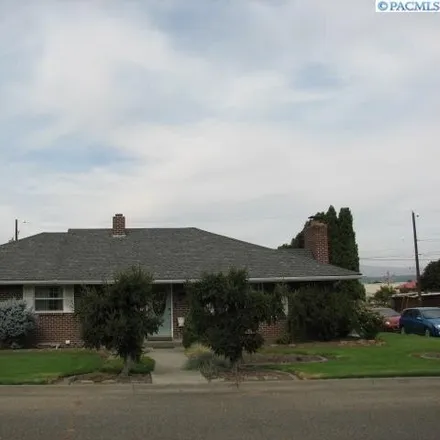 Buy this 3 bed house on 178 Velma Street in Grandview, WA 98930