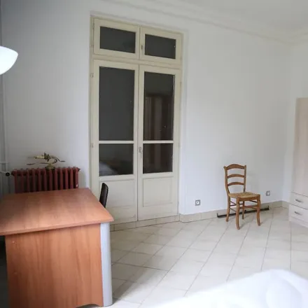 Rent this 8 bed house on 94190 Villeneuve-Saint-Georges
