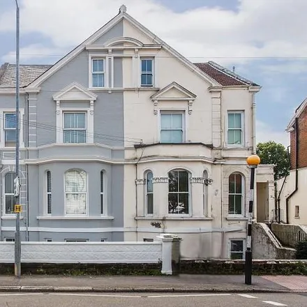 Rent this 3 bed apartment on Sedlescombe Road South in St Leonards, TN38 0TY