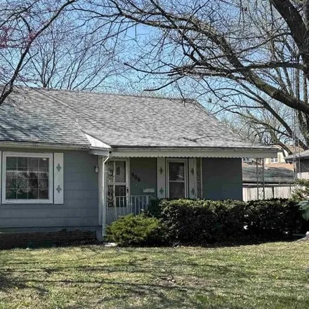 Buy this 2 bed house on 928 North Oak Street in Creston, IA 50801