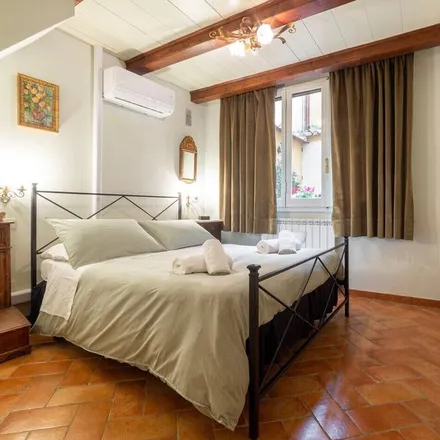 Rent this 3 bed apartment on Florence