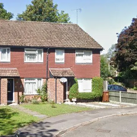 Rent this 3 bed house on Arnett Avenue in Finchampstead, RG40 4EE