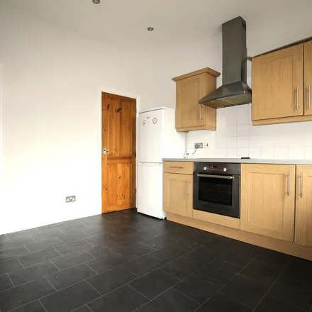 Image 2 - Haden Street, Sheffield, S6 4LB, United Kingdom - Townhouse for rent
