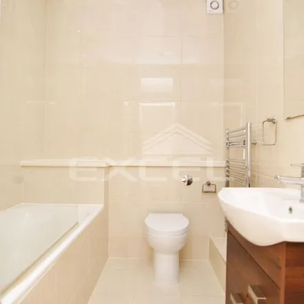 Rent this 4 bed apartment on Sumatra Road in London, NW6 1PL