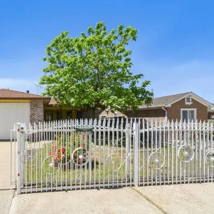 Buy this 3 bed house on 8th Street in Lincoln, CA 95648