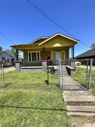Buy this 4 bed house on 1090 Chicago Avenue in Sylvan Heights, Memphis