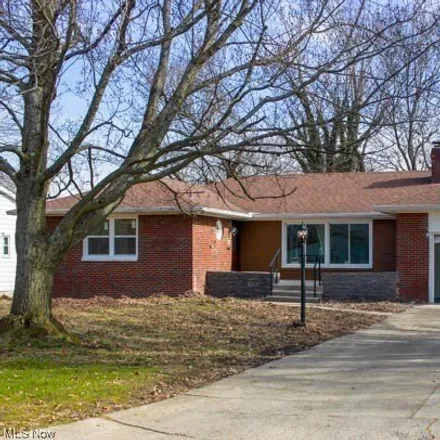 Buy this 3 bed house on 3015 Biscayne Avenue in Liberty Township, OH 44505