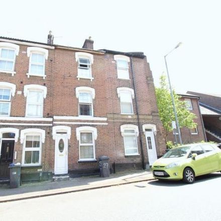 Rent this 4 bed house on Pit Stop in Liverpool Road, Luton