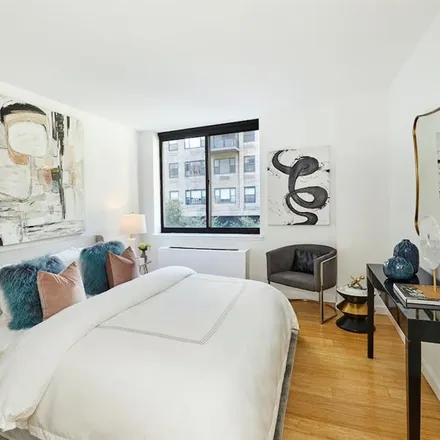 Image 4 - 250 EAST 40TH STREET 3E in New York - Apartment for sale