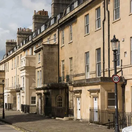 Rent this 1 bed townhouse on Queen's Parade in Bath, BA1 2HB