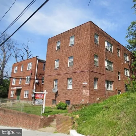 Image 1 - 927 52nd Street Northeast, Washington, DC 20019, USA - Apartment for rent