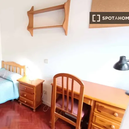 Rent this 3 bed room on Calle del Aliso in 23, 28903 Getafe