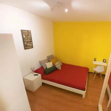 Rent this 3 bed room on Carrer d'Entença in 162, 08029 Barcelona
