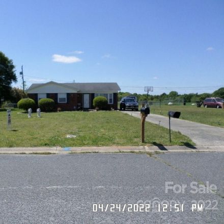 Rent this 3 bed house on Lakeview Dr in Marshville, NC