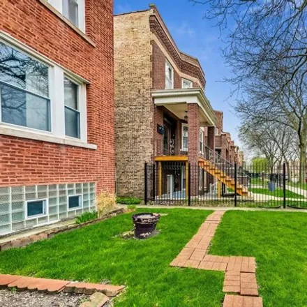 Image 4 - 3923 North Spaulding Avenue, Chicago, IL 60659, USA - House for sale