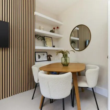 Image 5 - Lomond Grove, London, SE5 7LE, United Kingdom - Apartment for sale