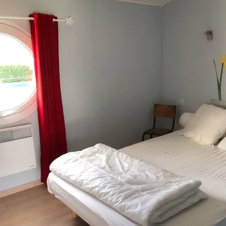 Rent this 4 bed house on 17420 Saint-Palais-sur-Mer