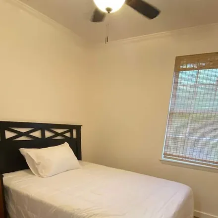 Rent this 2 bed apartment on Tallahassee