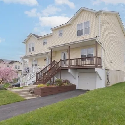 Buy this 3 bed townhouse on 159 Darin Road in Warwick, NY 10990
