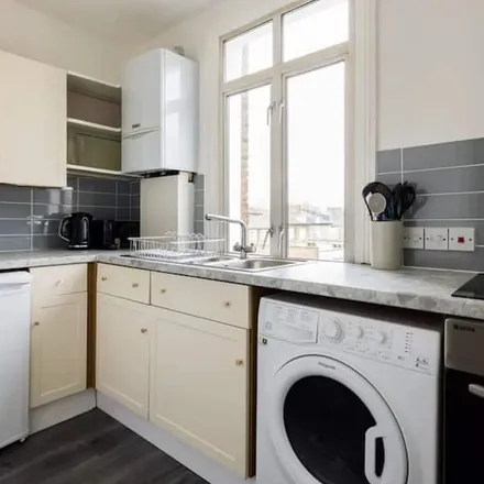 Rent this 2 bed apartment on 104 Goldhawk Road in London, W12 8HT