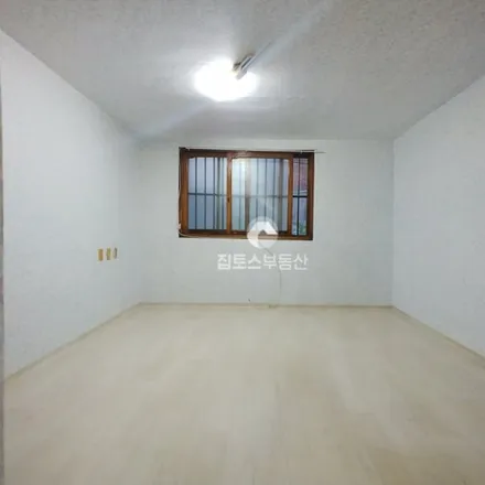 Rent this studio apartment on 서울특별시 관악구 봉천동 706-27