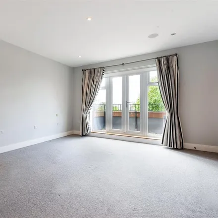 Image 5 - Bramley Close, London, NW7 4BR, United Kingdom - House for rent