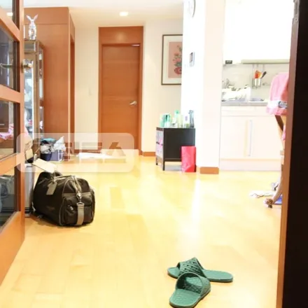 Rent this 3 bed apartment on 서울특별시 강남구 역삼동 633-11