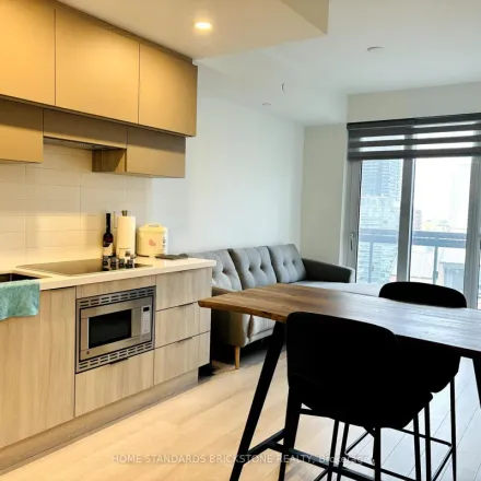 Image 5 - E2, 41 Roehampton Avenue, Old Toronto, ON M4P 2Y3, Canada - Apartment for rent