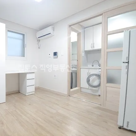 Rent this studio apartment on 서울특별시 관악구 봉천동 1534-11