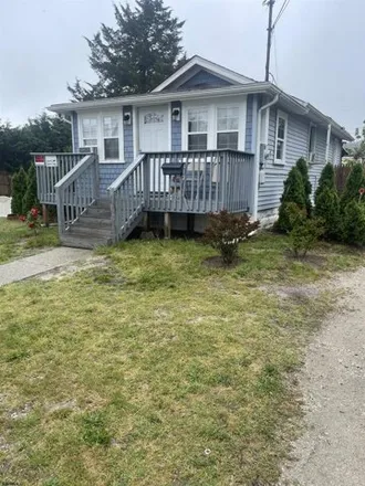 Buy this 3 bed house on 131 Pacific Avenue in Mount Pleasant, Pleasantville