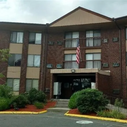 Rent this 2 bed condo on Shunpike Road in Oxford Park, Cromwell