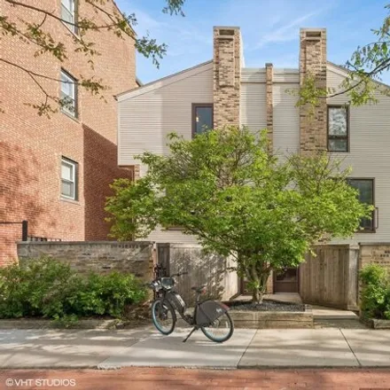 Image 1 - 636 West Buckingham Place, Chicago, IL 60657, USA - Condo for sale