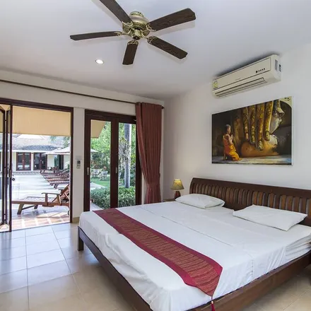 Rent this 4 bed house on Hua Hin in Phra Pokklao Road, Rai Nun