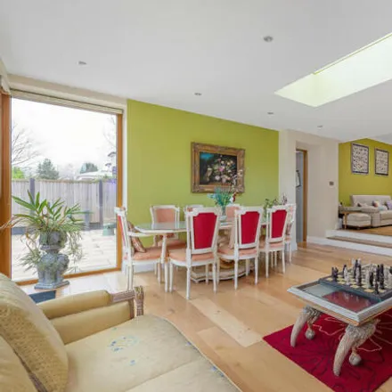 Image 7 - 9 Manor House Drive, Brondesbury Park, London, NW6 7DD, United Kingdom - House for rent