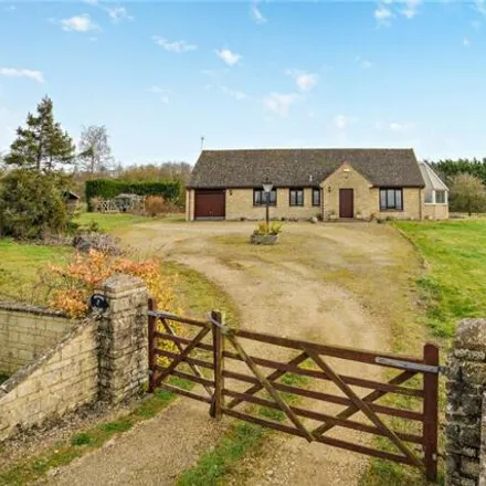 Buy this 3 bed house on Mount Owen Road in Bampton, OX18 2BE