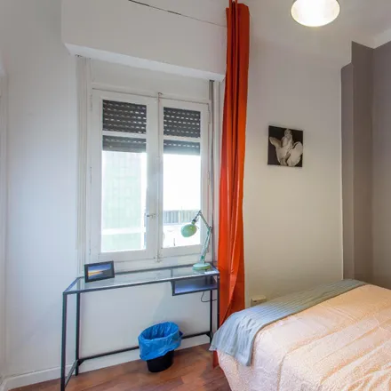 Rent this 5 bed room on Carrer dels Nocturns in 46002 Valencia, Spain