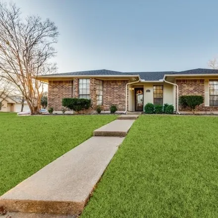 Buy this 2 bed house on 2009 Jessie Place in Edgecliff Village, Tarrant County