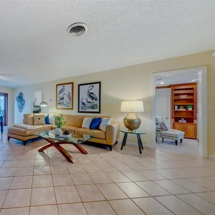 Image 9 - 104 Shore Drive, Harbor View, Palm Harbor, FL 34698, USA - House for sale